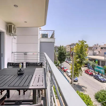 Apartmán Sunny & Cosy 2nd Floor With A Balcony