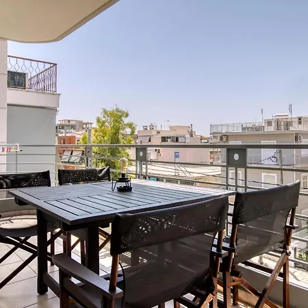 Apartmán Sunny & Cosy 2nd Floor With A Balcony